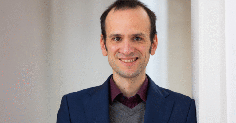 Especialista alemán realiza estancia de investigación y conferencias en el IEA Litoral